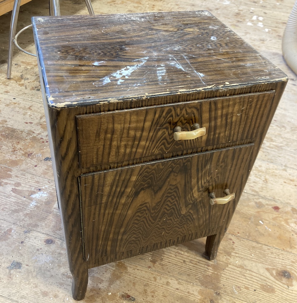 Bilder malen mit der Schleifmaschine – mit altem Furnier kann man interessante Sachen anstellen.
VORHER